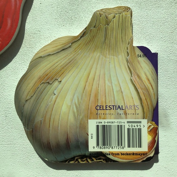 2 cookbooks - Totally Garlic Cookbook & Totally Chile Pepper Cookbook 5” x 5-6” - Picture 5 of 16